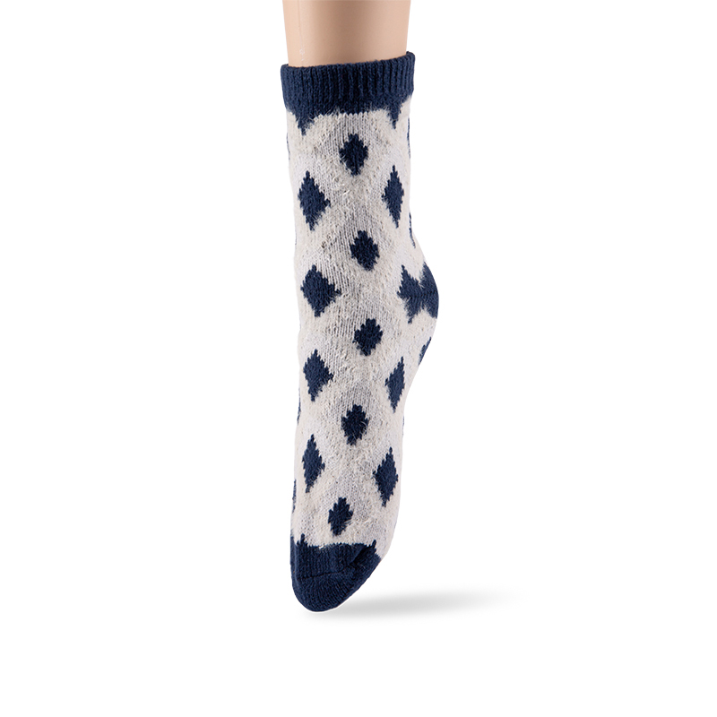 RZ305-1 Polyester Velvet Vintage Diamond Feather Yarn Mid-Calf Socks